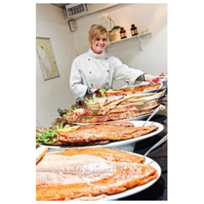 Fiskebuffet for familien fra Hvide Sande Røgeri